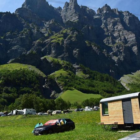Campingplatz Mit Restaurant & Sportarena Leukerbad Exterior photo
