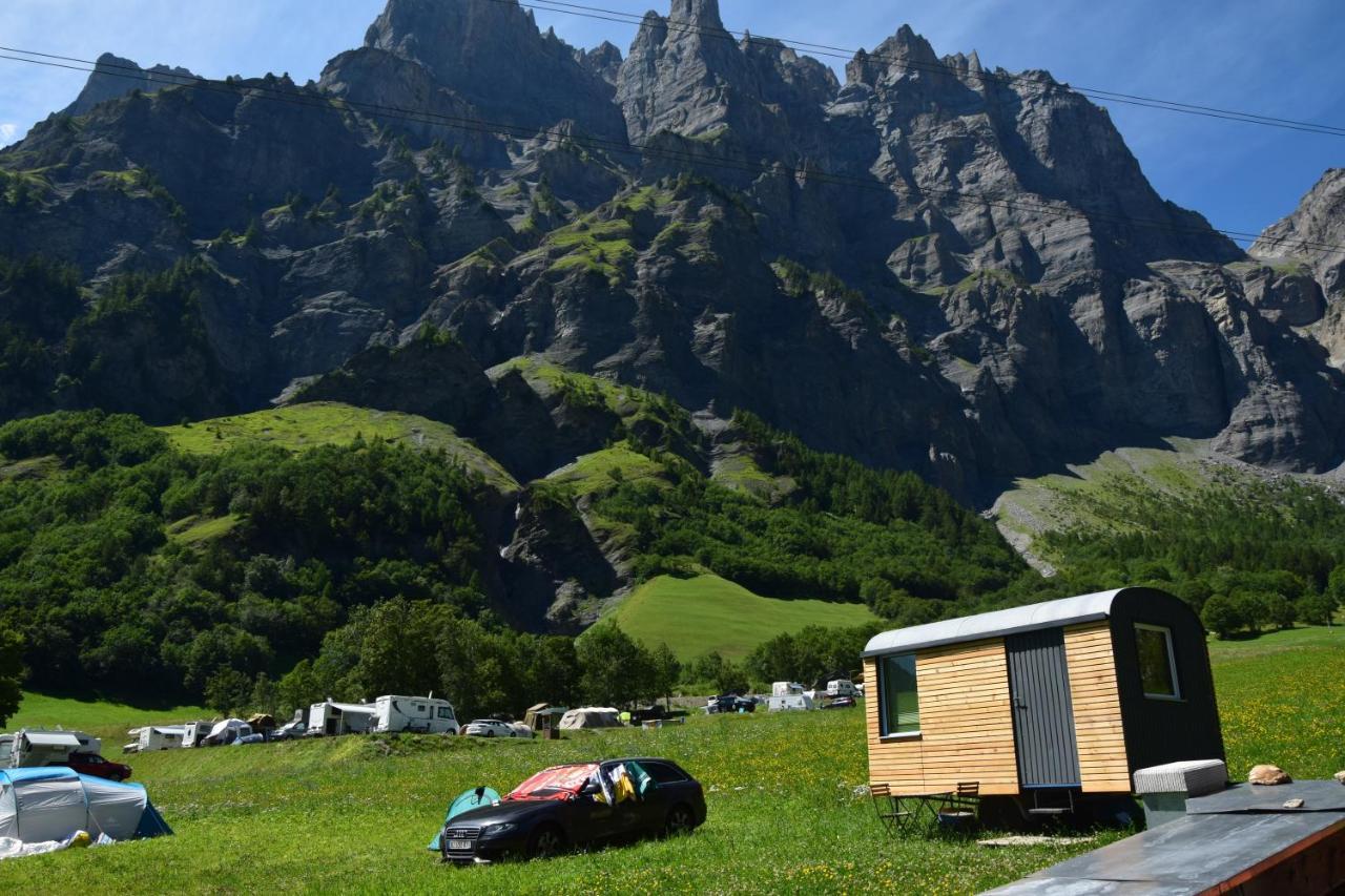 Campingplatz Mit Restaurant & Sportarena Leukerbad Exterior photo
