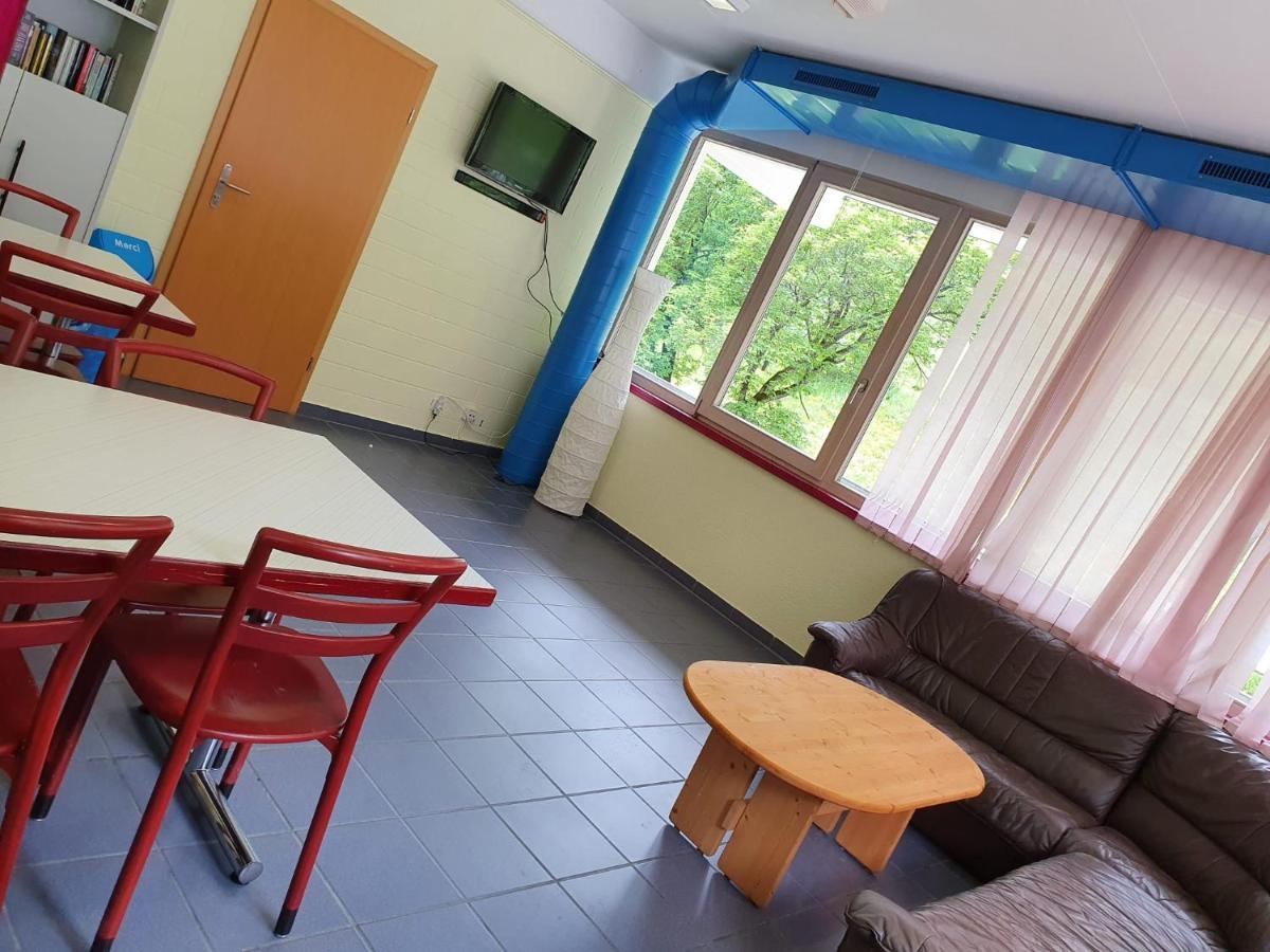 Campingplatz Mit Restaurant & Sportarena Leukerbad Exterior photo