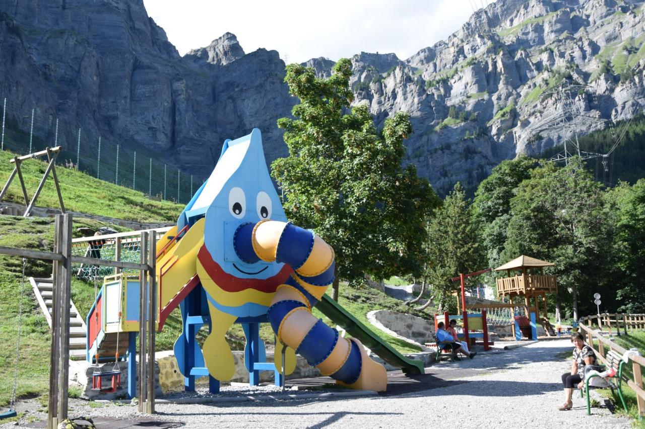 Campingplatz Mit Restaurant & Sportarena Leukerbad Exterior photo
