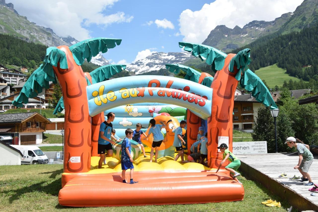 Campingplatz Mit Restaurant & Sportarena Leukerbad Exterior photo